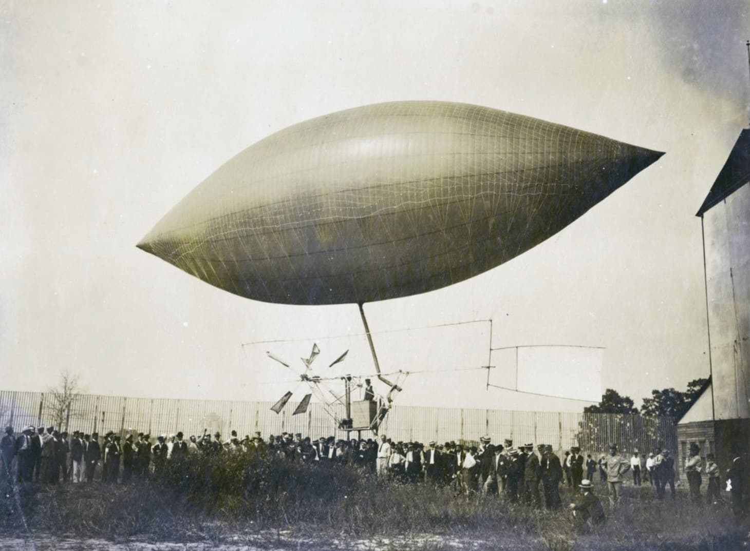 rigid airship